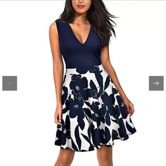 Dresses & Skirts - 🖤 Navy Blue Floral Print Zipper V-neck Mini Dress